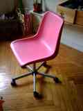 Regalo silla rosa con ruedas
