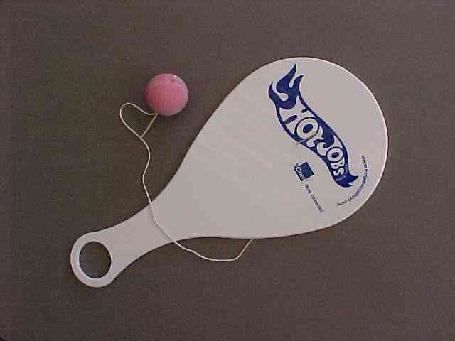 Pala con pelota enganchada