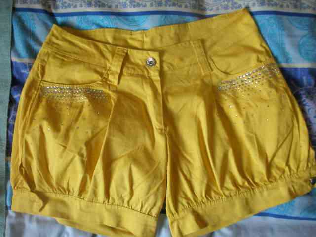 Pantalon corto amarillo