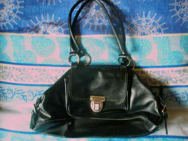 Bolso negro con hevillas(reservado a vicky18)