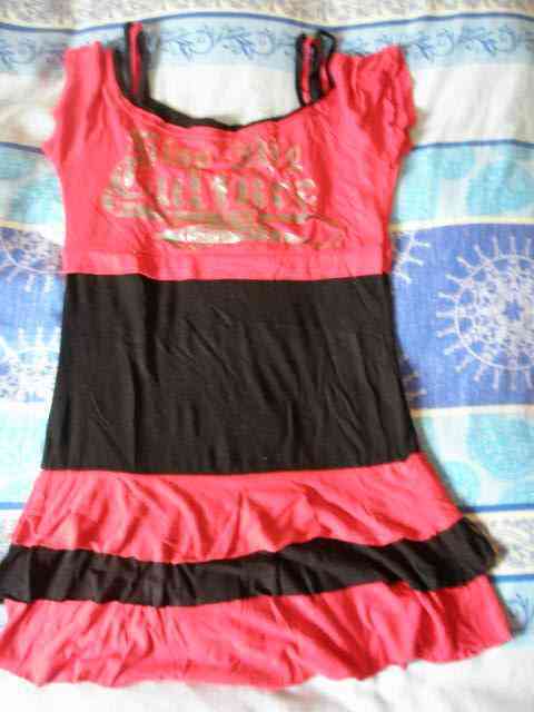 Camiseta tipo vestido rojo y negro