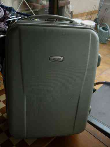 Maleta de color plata