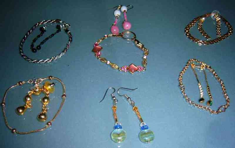 Pulseras y pendientes