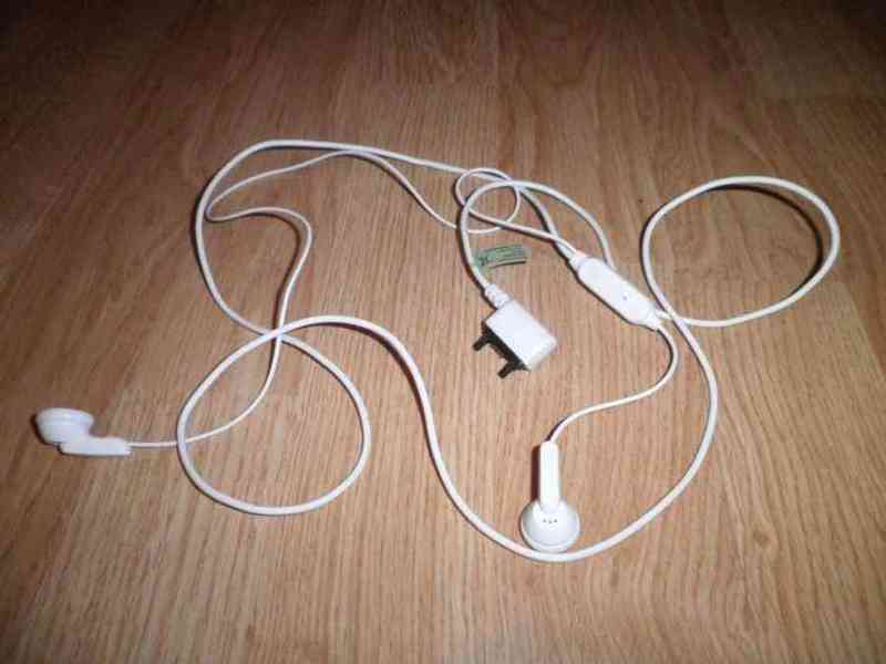 A "mujerenparo"  auriculares - telf sony