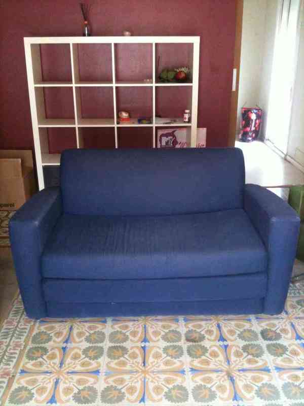 Pequeño sofá cama