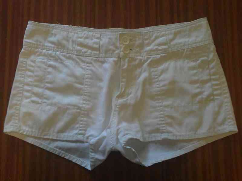 Pantalon corto blanco (reservado bea1982)