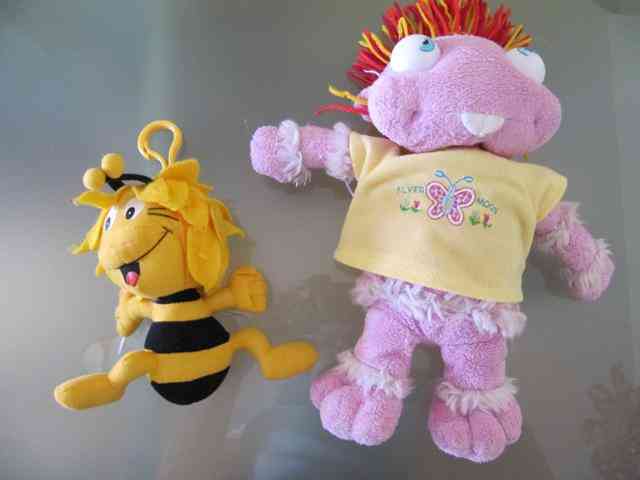 2 muñecos abeja y lunnie ( reser. gabri)