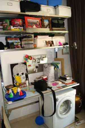 Estanteria de metal con mesa