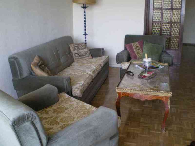 Tresillo (sofá + 2 butacas), camas y más muebles