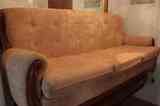Sofa antiguo de madera maciza