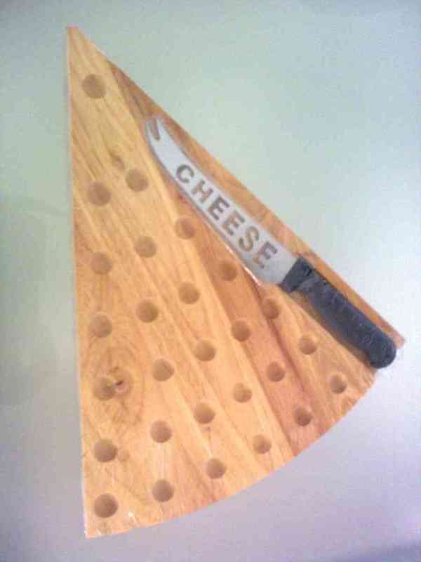 Tabla y cuchillo queso.