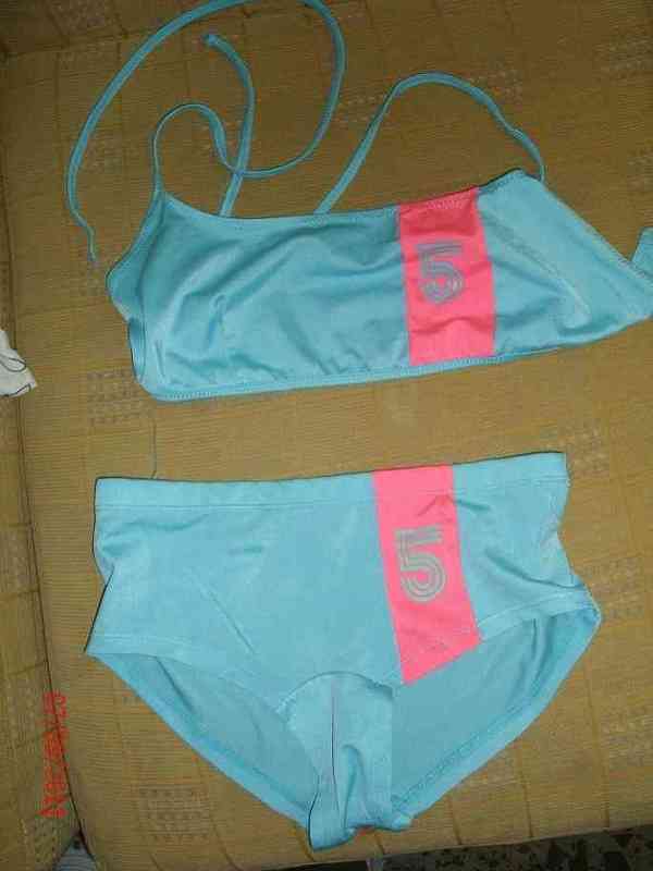 Bikini azul y rosa