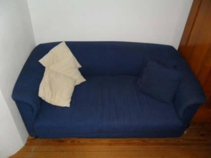 Regalo sofa azul de dos plazas