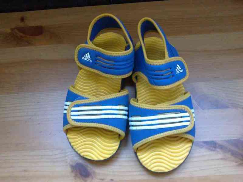 Sandalias agua adidas. 