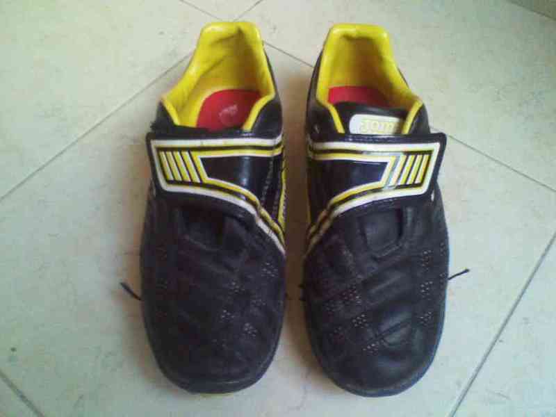 Botas futbol niño multitaco