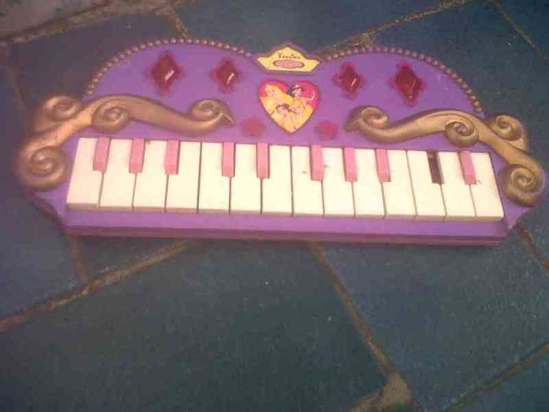 Regalo este piano niña