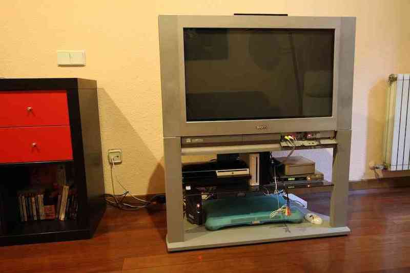 Tv crt de 32" + mueble + tdt
