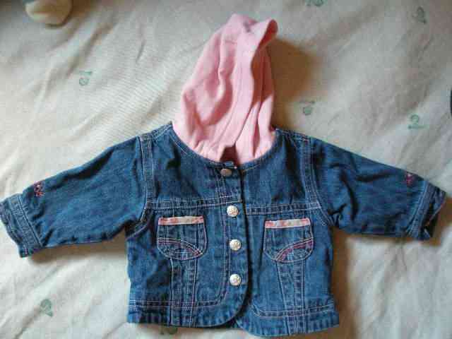 Chaqueta jean con capucha rosa