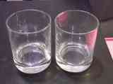 2 vasos de cristal (peoplearestrange)