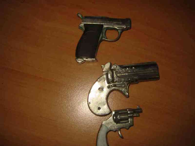 Miniaturas de pistolas de juguetes