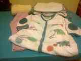 Pijama, leggins y baberos 9-12 meses