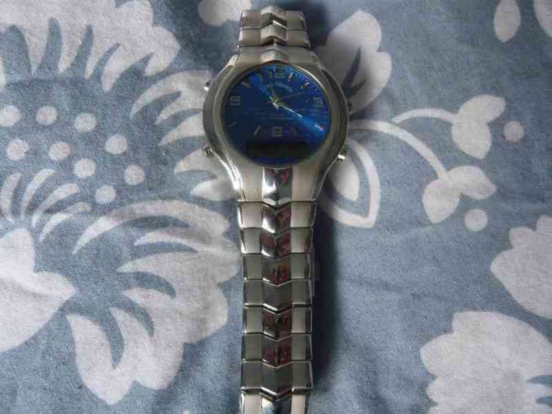 Reloj azul sin pilas