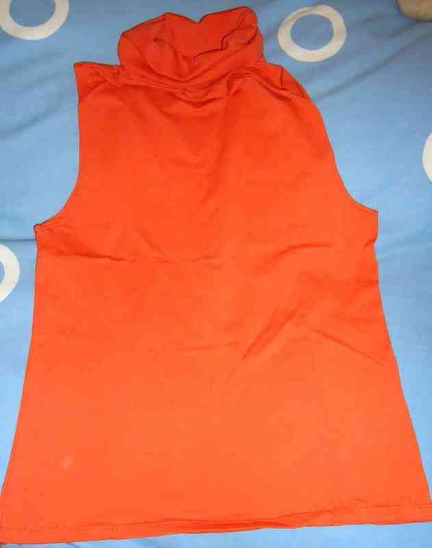 Camiseta cuello alto naranja t-m(nuriaben)