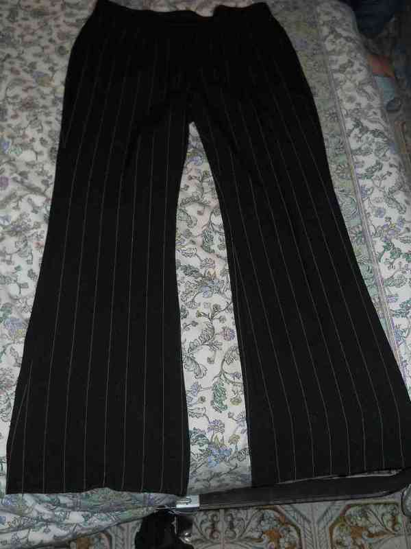 11.pantalones negros rallados(nuriaben)