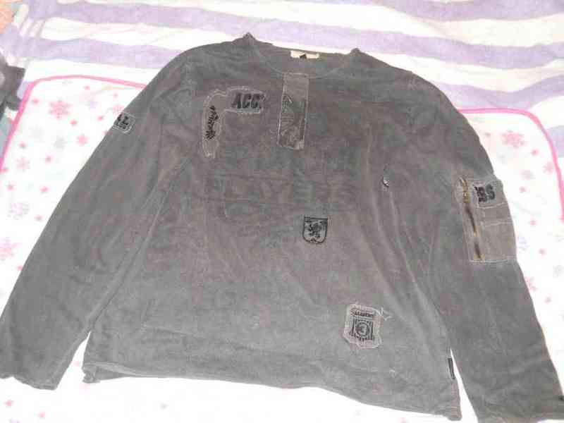 28.jersei negro descolorido