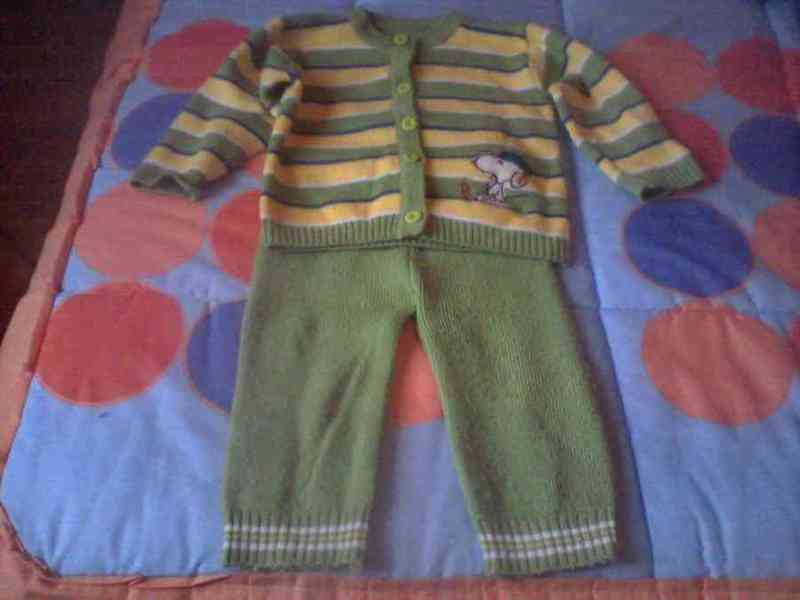 Conjunto unisex talla 2 años aprox.