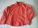Camisa roja de rayas (banco de ropa)