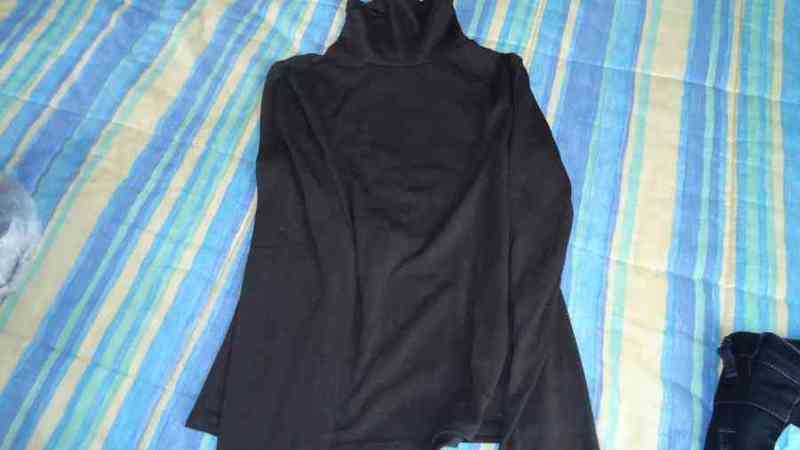 Camiseta cuello alto marron t-m(una)