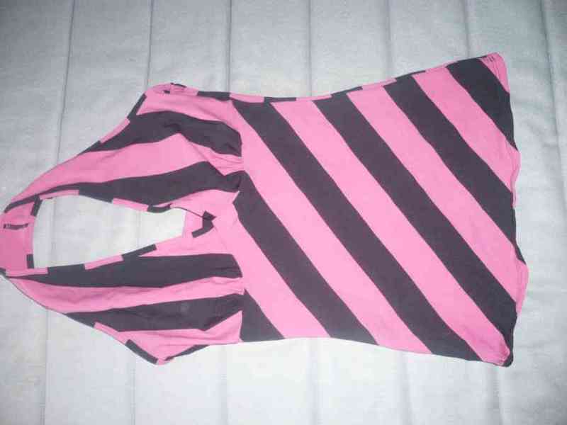 52-camiseta rosa y negra (pame)