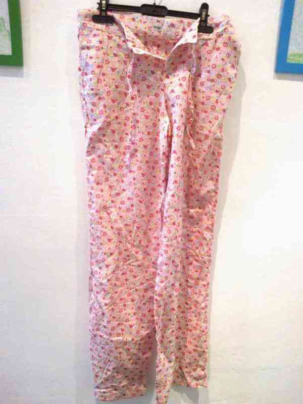 Pantalón pijama flores. (leny)