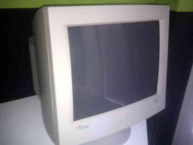 Monitor crt 17" fujitsu-siemens