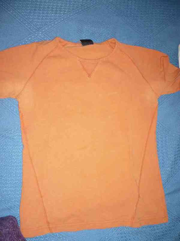 Camiseta naranja (una)