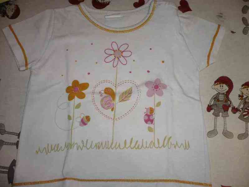 B8- camiseta blanca y amarilla (pame)