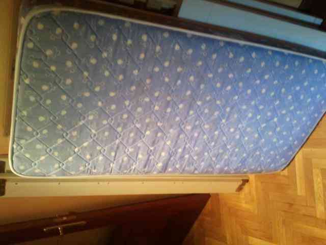 Maxicuna de madera en blanco