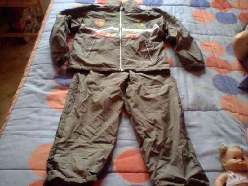 Conjunto impermeable niño talla 6-7 años