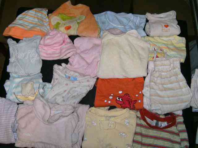Regalo lote ropa bebé (cucaestelada)