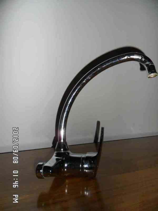 Grifo para fregadero de pared