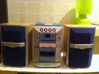 Regalo minicadena (arreglar tapa cd)