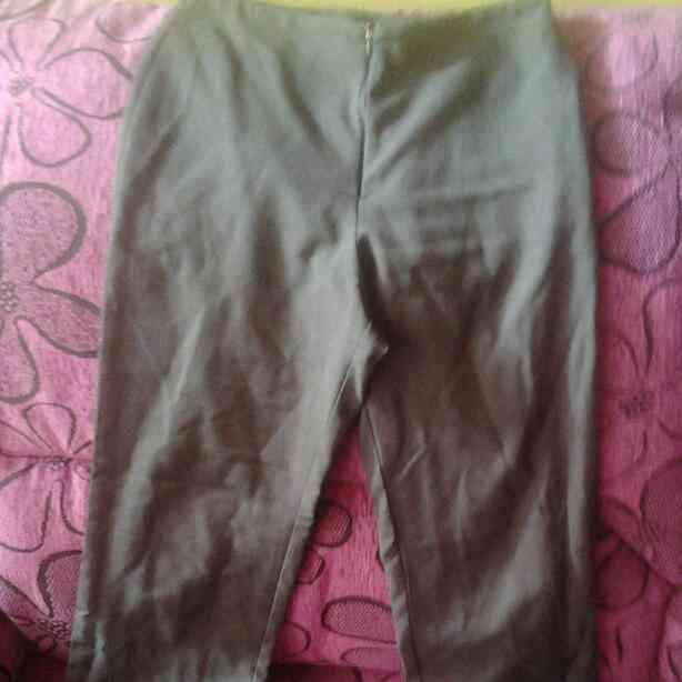 Pantalon gris oscuro chica