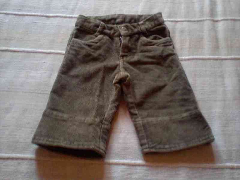 Pantalón de pana de niña talla 2 años