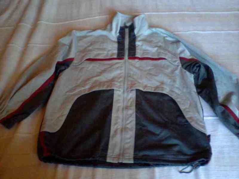 Chaquetilla de chándal talla 12