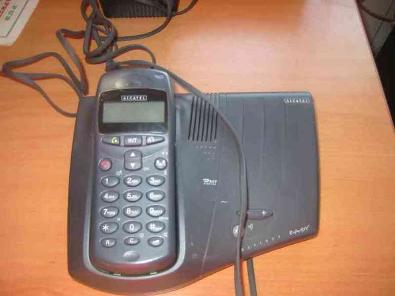 Telefono de sobremesa negro inhalambrico 2