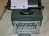 Maquina de escribir olivetti linea 98