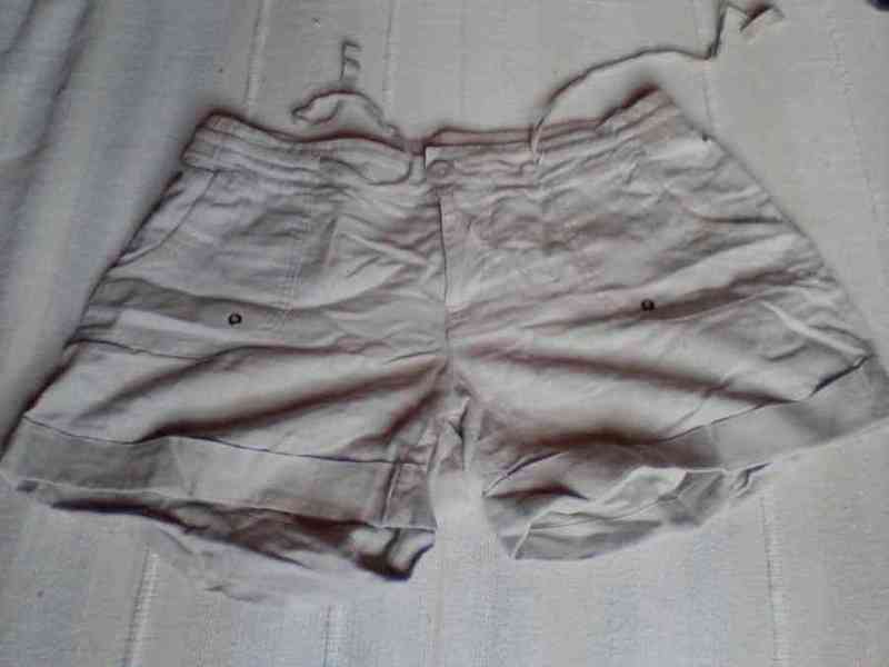 Pantalón corto beis talla 40