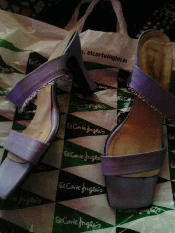 Tacones violetas