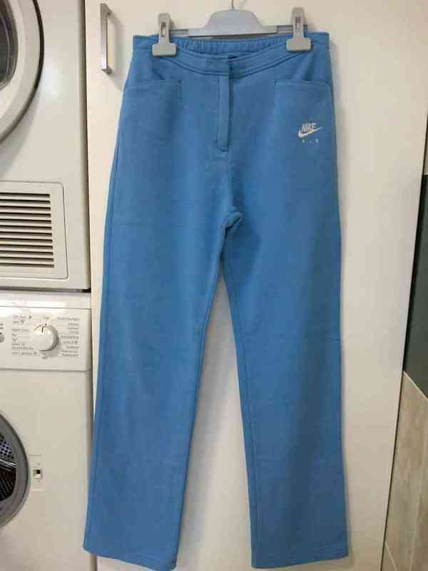 Pantalon nike. (jesiri)